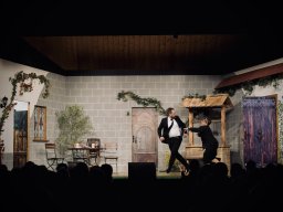 Im Kloster ist der Teufel los